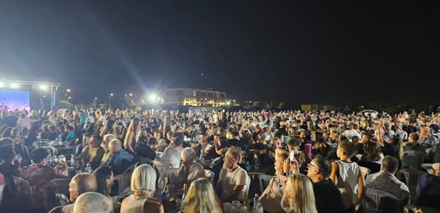 «Πλημμύρισε» με χιλιάδες Λαρισαίους η Σκεπαστή της Νεάπολης